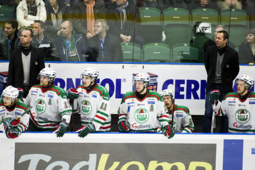 090214 Ishockey, Elitserien, Rgle: Peter Johansson, trnare, Roger Hansson, sportchef, Mathias Tjrnqvist, Mattias Sjgren, Jakob Johansson, Andre Persson och Sebastian Karlsson. © Bildbyrn - 29505