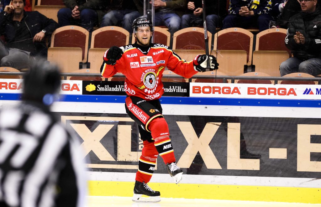 Luleås Patrick Cehlin jublar efter 1-0 mot HV71.